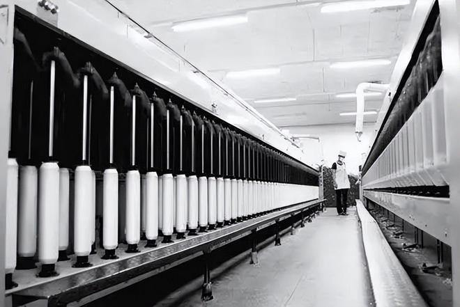 1950年美國(guó)切斷棉花供應(yīng),試圖擊垮我國(guó)棉紡織業(yè),中國(guó)強(qiáng)力反擊